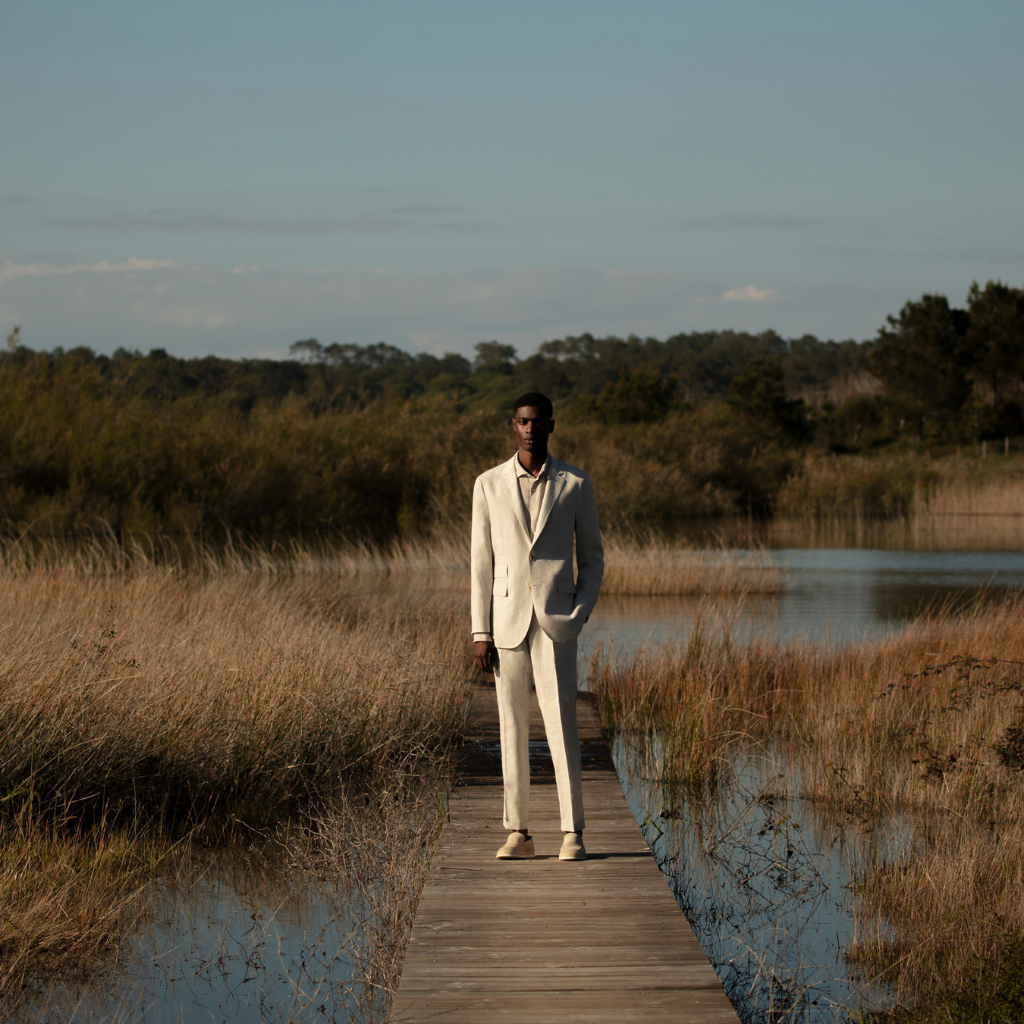 Polished and professional: how to wear men's polo shirts in the workplace