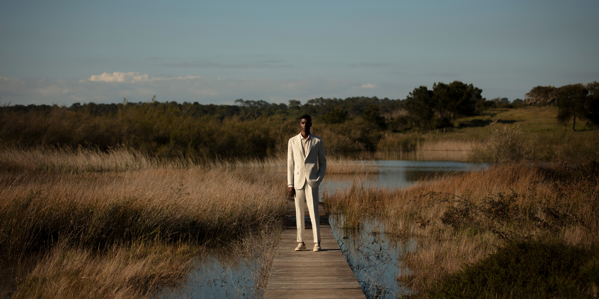 Polished and professional: how to wear men's polo shirts in the workplace